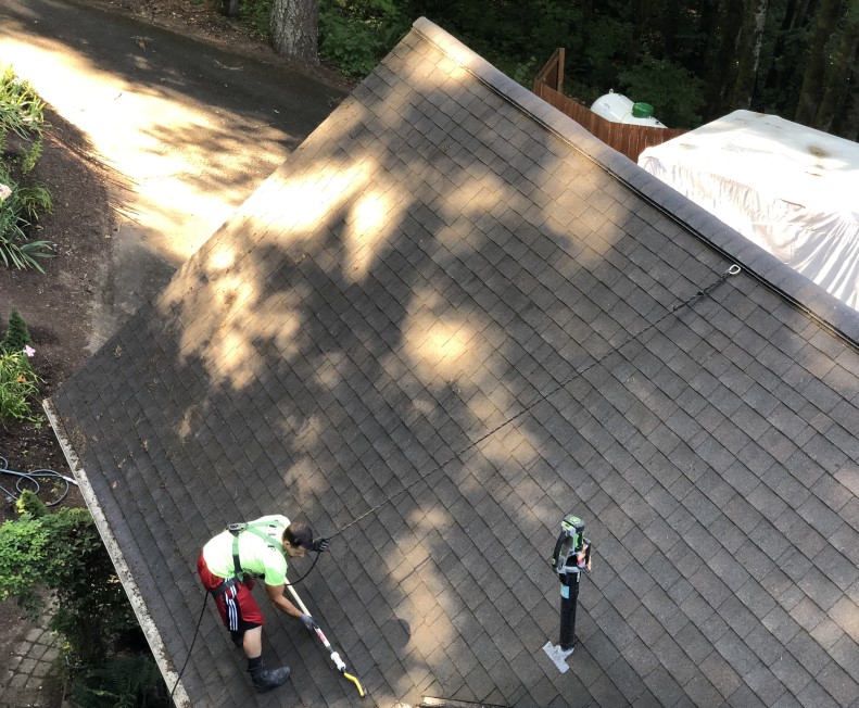 Composition roof cleaning by Forcewashing Vancouver WA